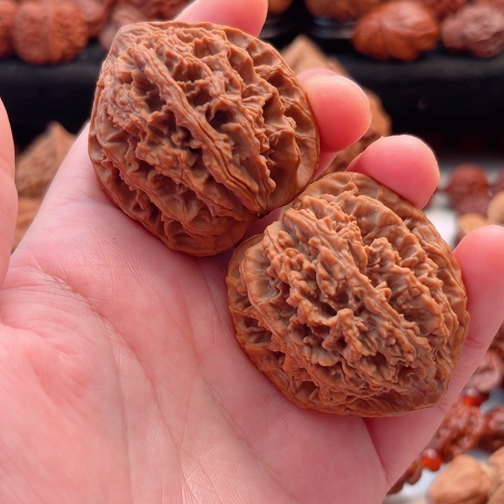 文玩核桃把件41.5尺寸龙梅谷九龙筋