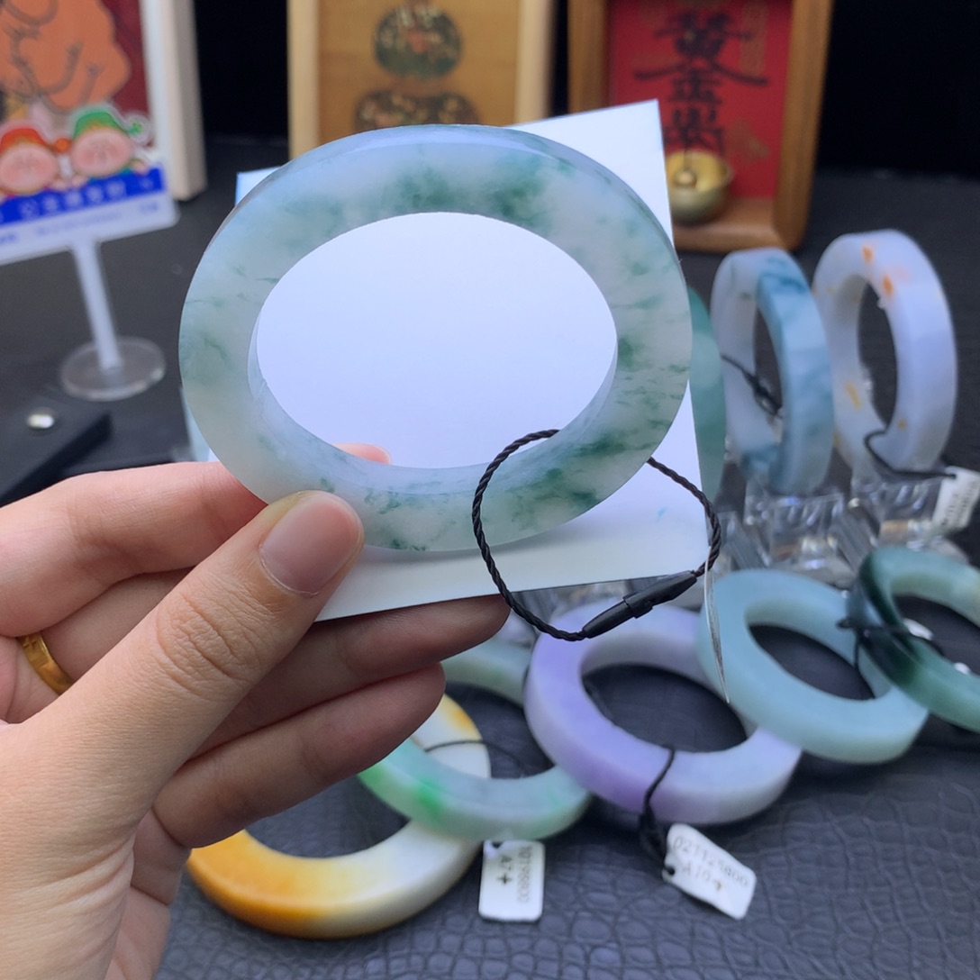 定制翡翠未镶嵌翡翠手镯