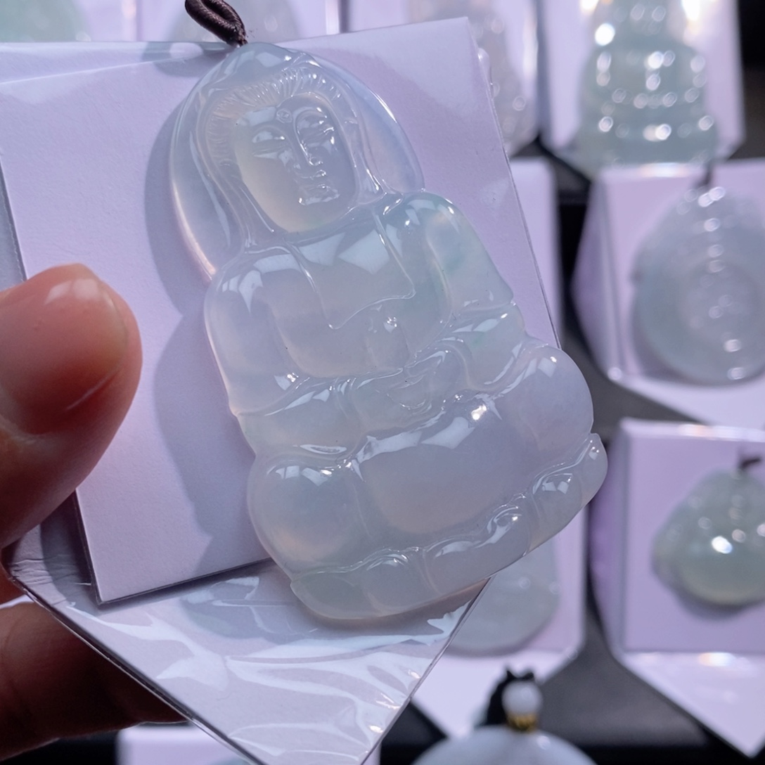 翡翠未镶嵌颈饰观音