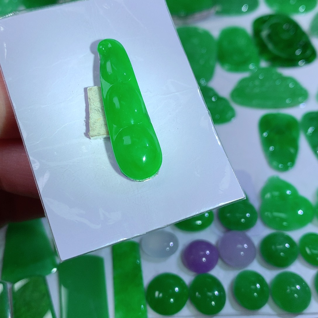 翡翠颈饰未镶嵌天然翡翠