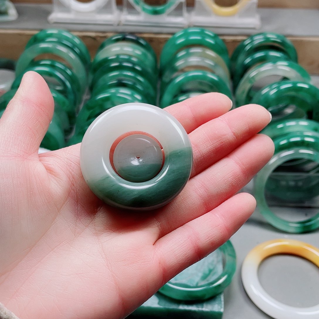 石英质玉颈饰未镶嵌