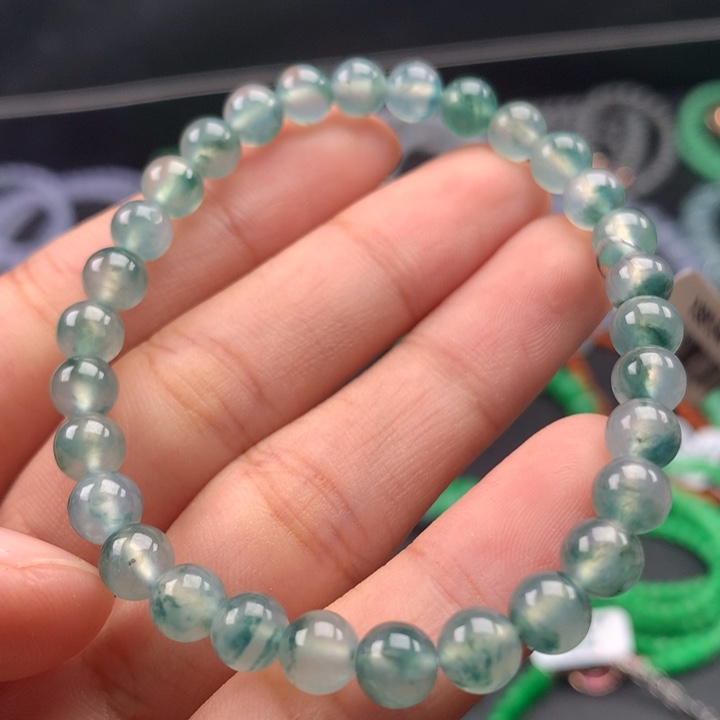 翡翠手镯未镶嵌卡