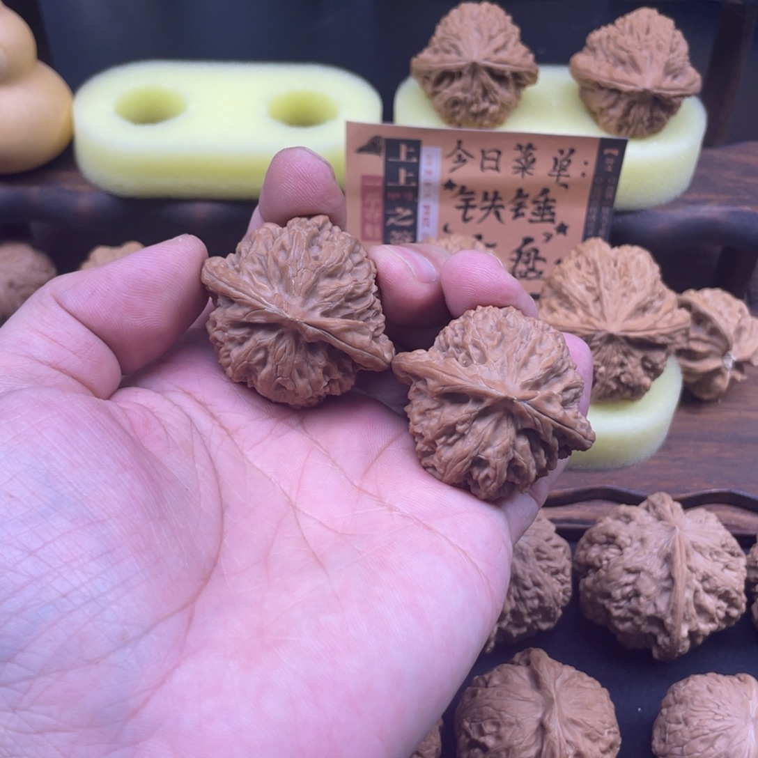 楊***˙文玩核桃吊坠宫灯