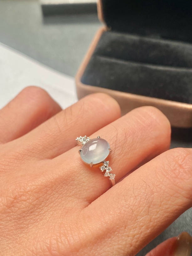 天然缅甸翡翠蛋面戒指白冰种水简约轻奢气质百搭满天星款女戒