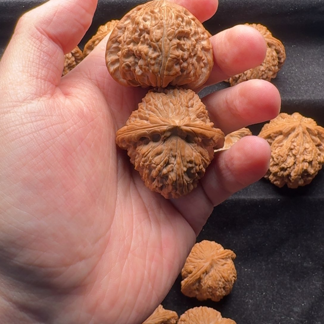 文玩核桃吊坠奉**鬼44三角白