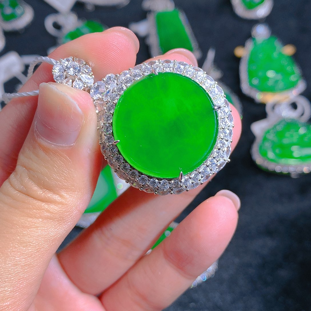 翡翠颈饰银S925镶嵌吊坠