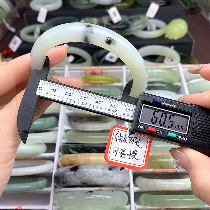 蛇纹石玉手镯未镶嵌753