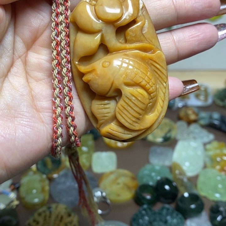 蛇纹石玉吊坠未镶嵌