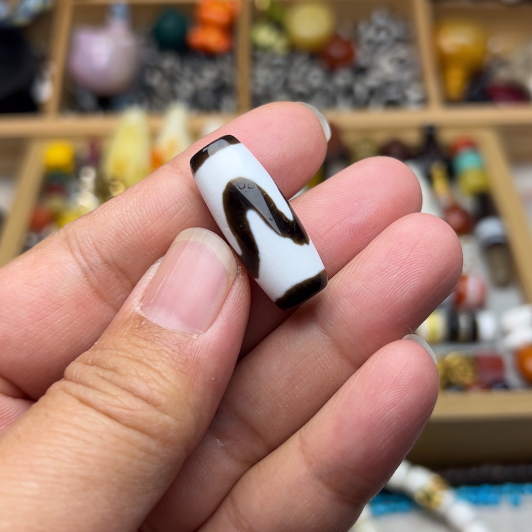 玛瑙/玉髓27mm瓷白虎牙未镶嵌