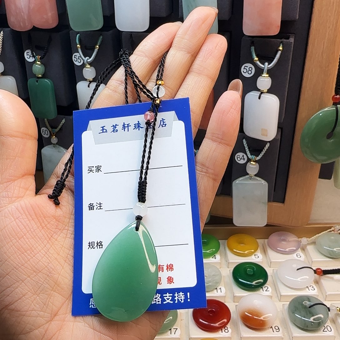 石英质玉未镶嵌颈饰