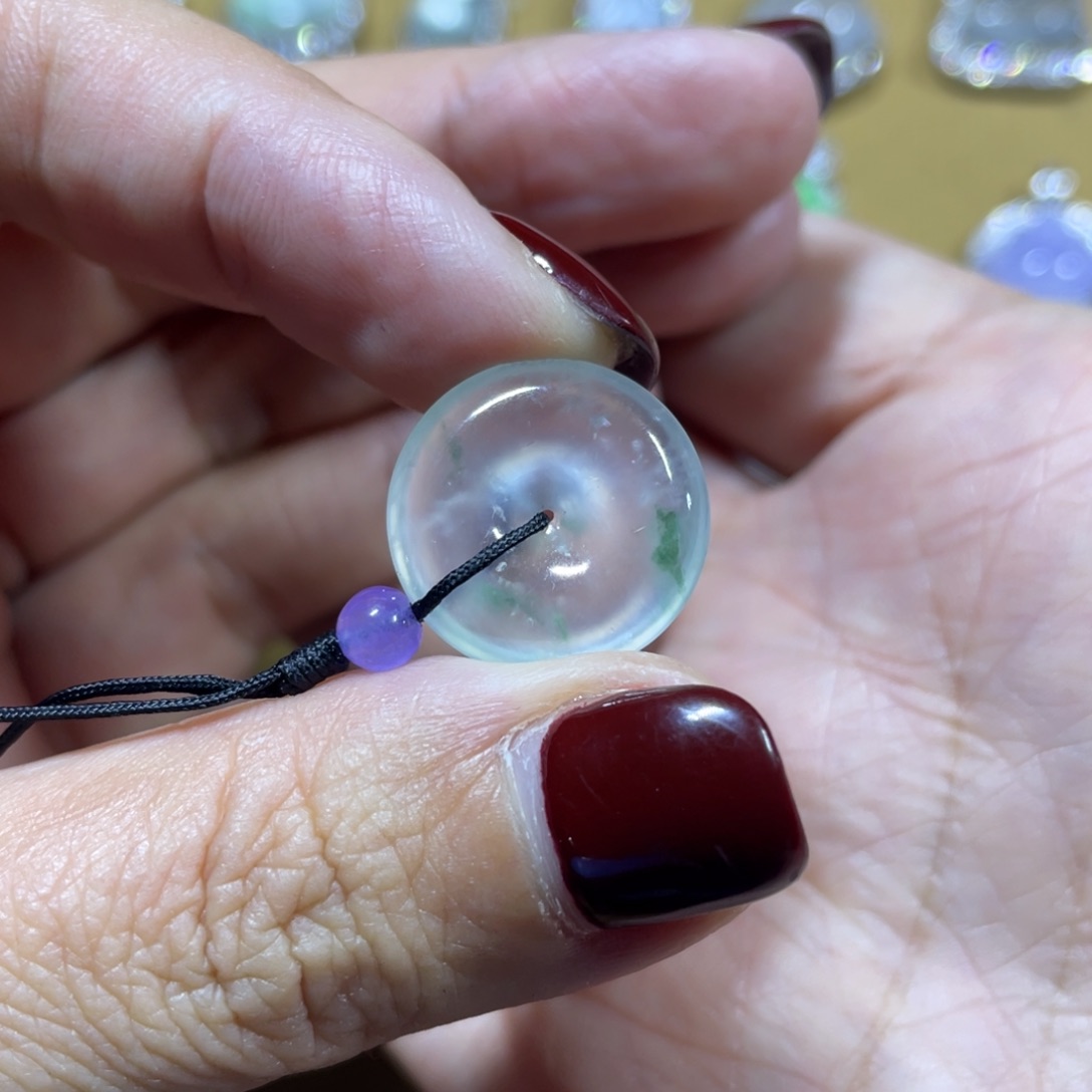 翡翠颈饰未镶嵌平安扣