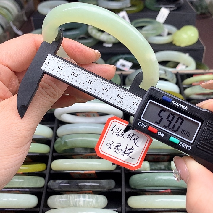 蛇纹石玉手镯未镶嵌567