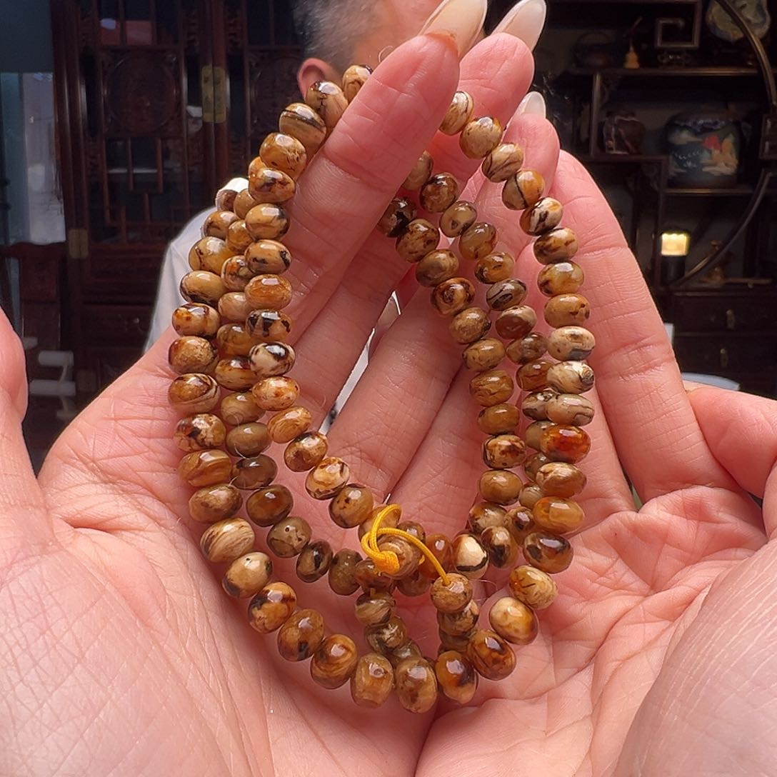 琥珀裸石未镶嵌抚顺琥珀30395。7mm