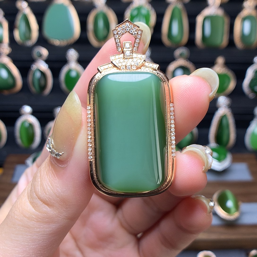 和田玉首饰18K金镶嵌