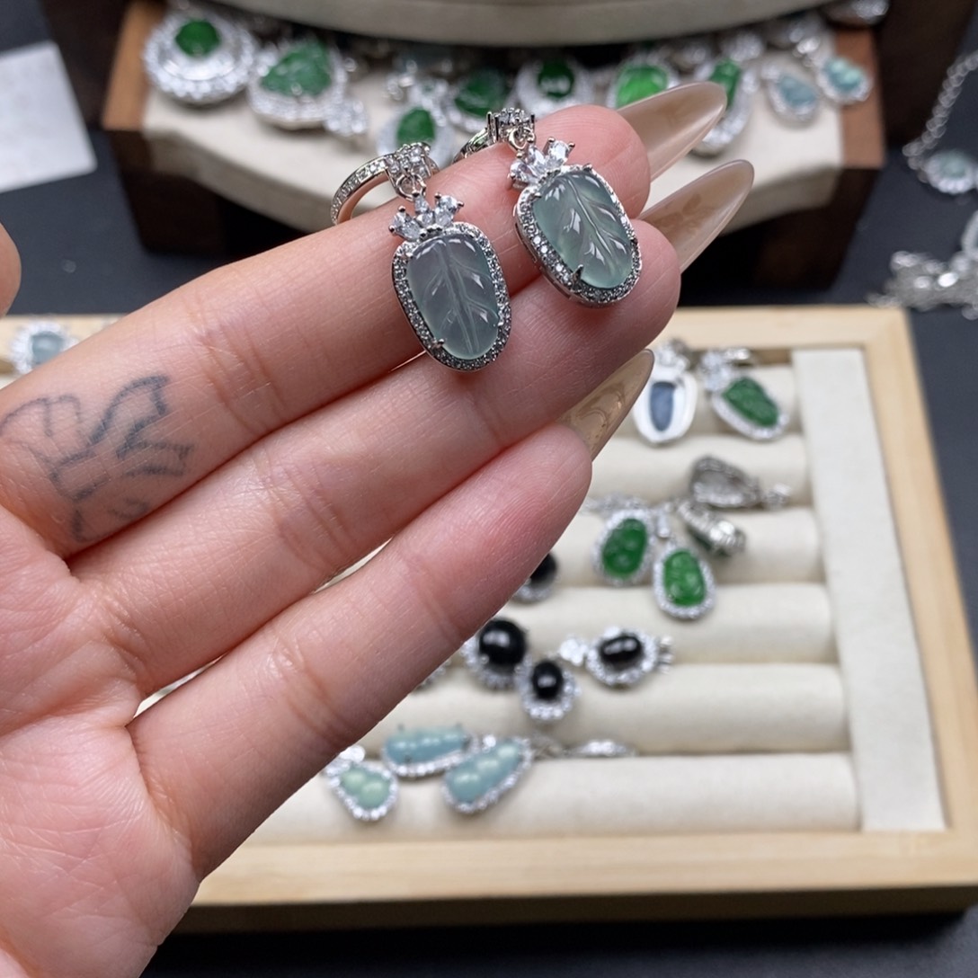 翡翠颈饰未镶嵌翡翠