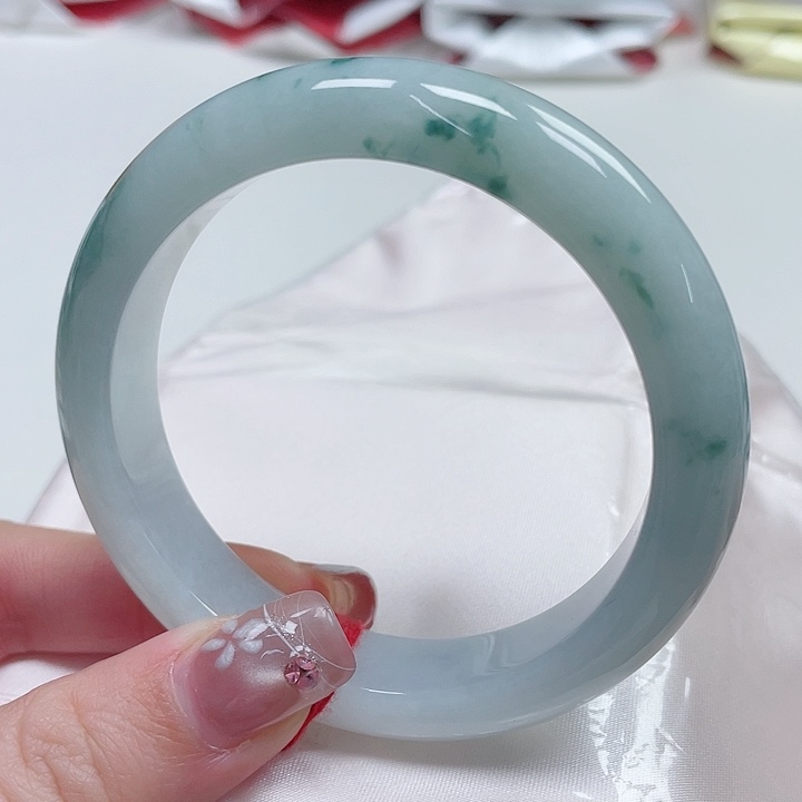 翡翠手镯未镶嵌缅甸