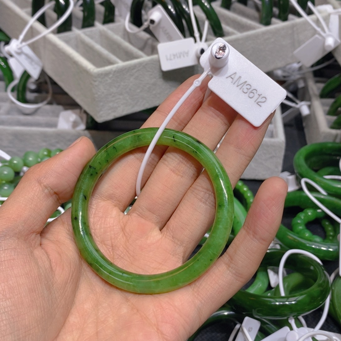 子***青和田玉未镶嵌手镯