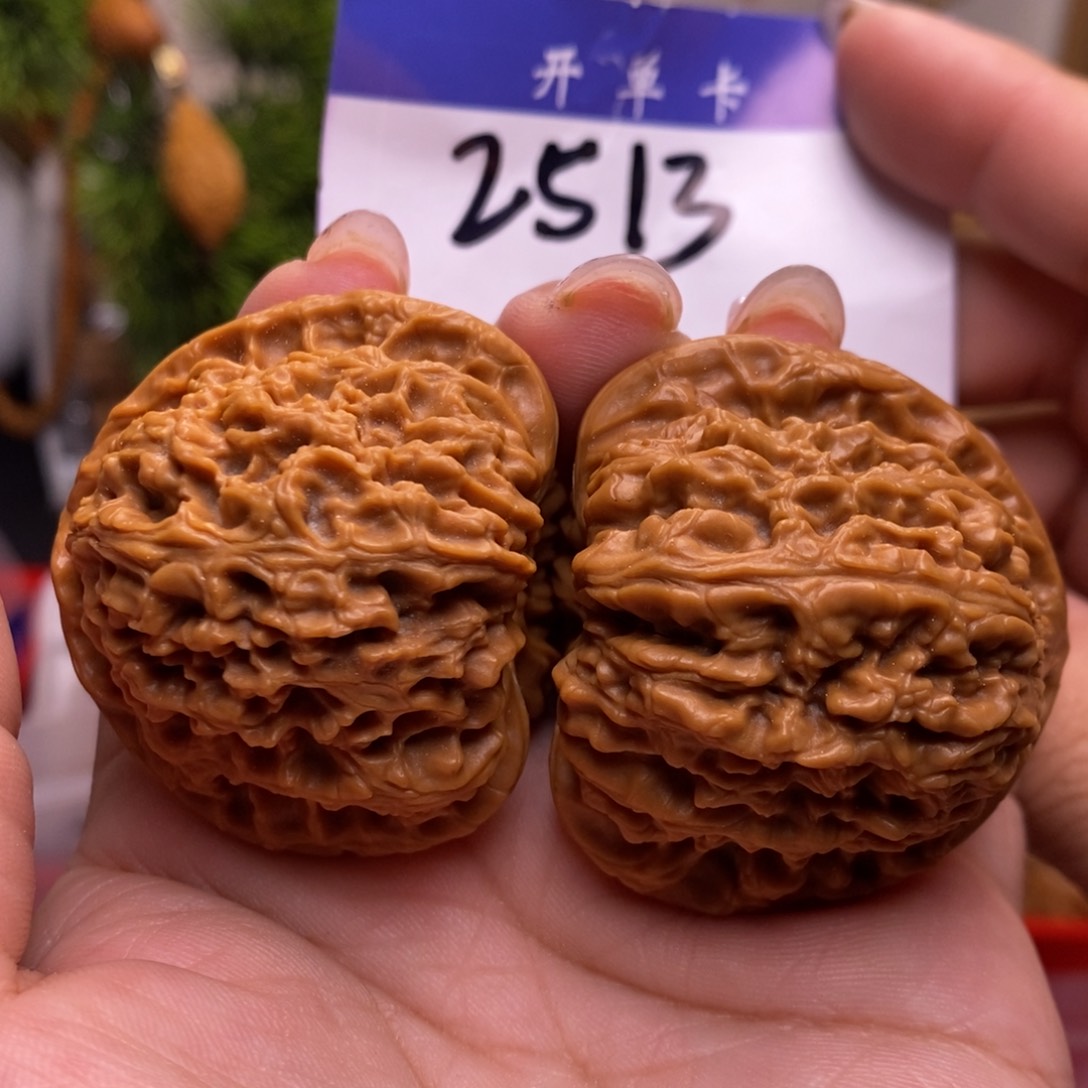 桃核吊坠南疆石。边43。丹微修