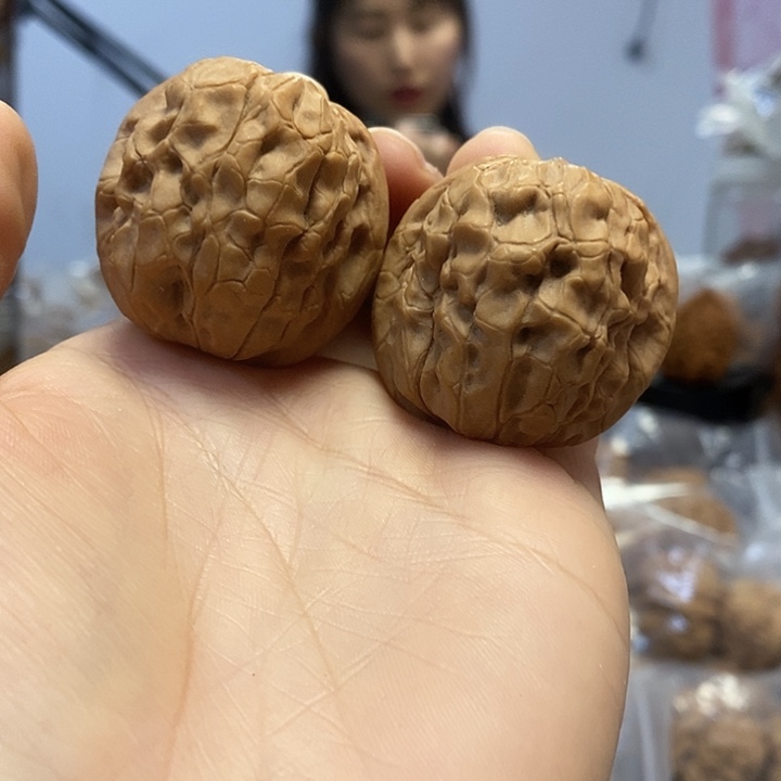 文玩核桃把件37.5甲骨文尖黄