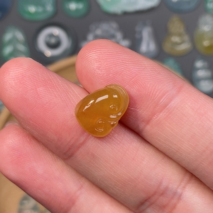 翡翠颈饰未镶嵌如意