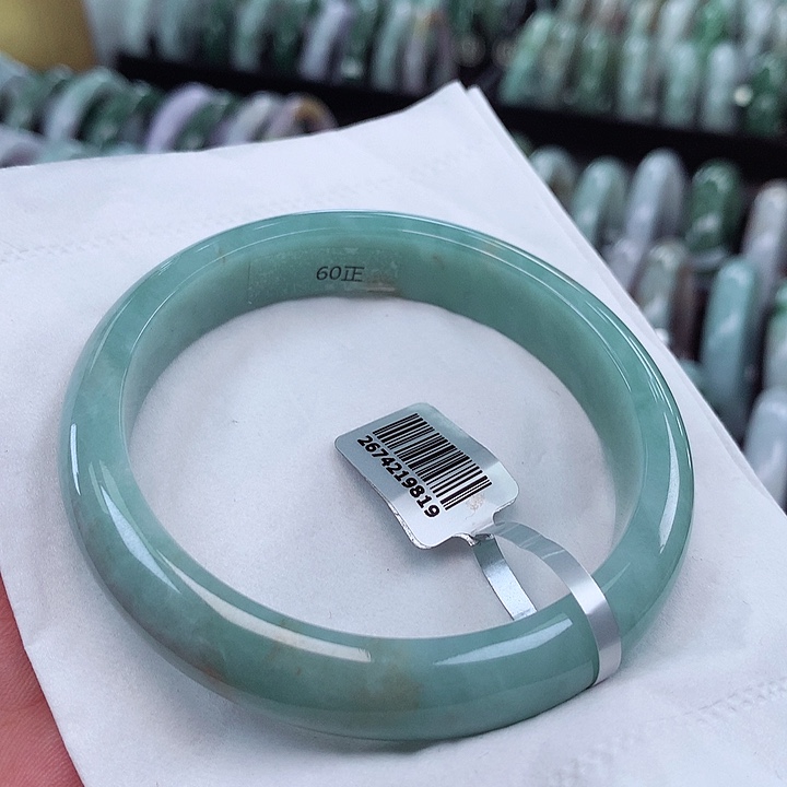 翡翠未镶嵌手镯圈口60有棉