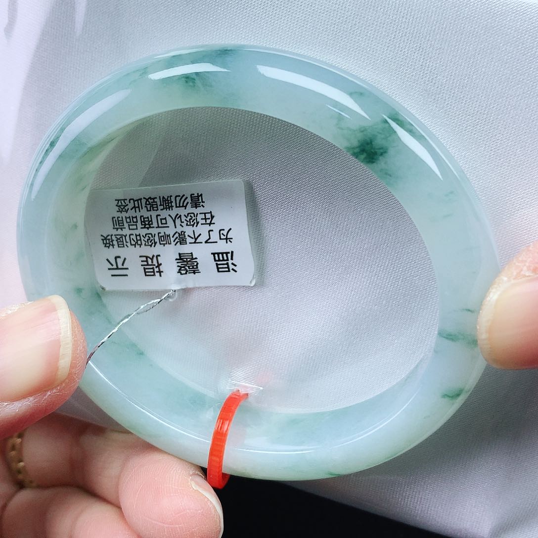 翡翠手镯未镶嵌53贵
