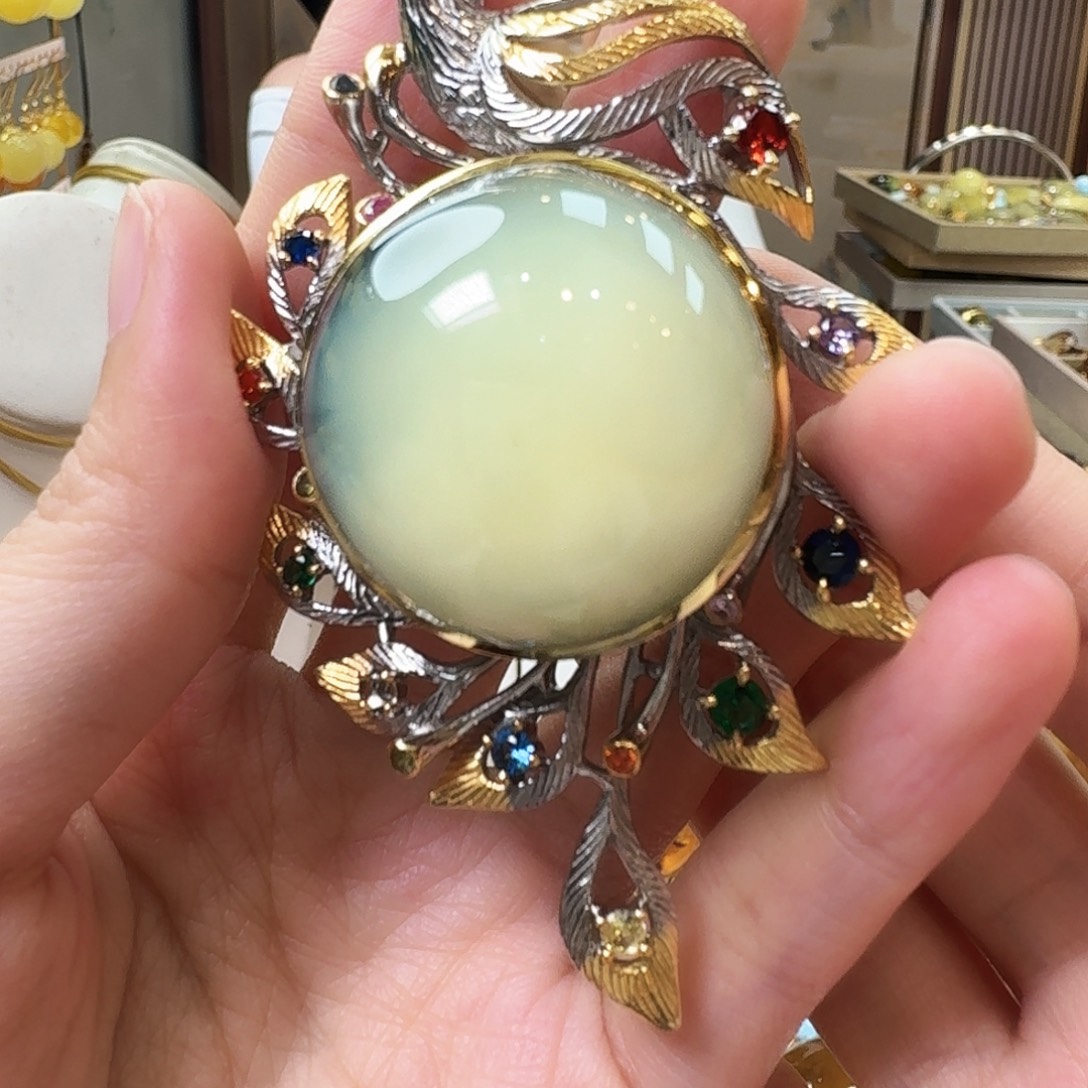 琥珀未镶嵌颈饰吊坠