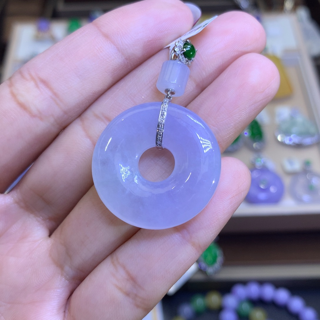 翡翠颈饰18K金镶嵌翡翠