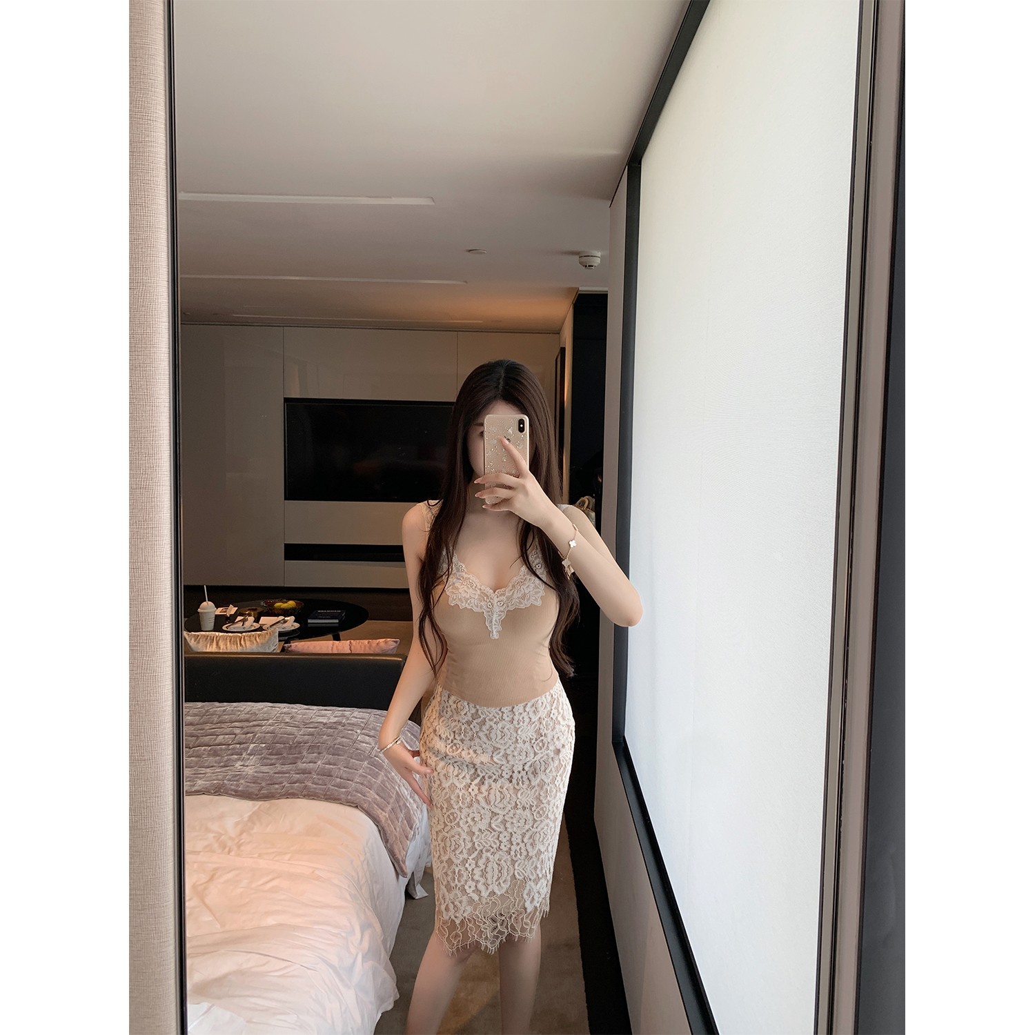 THE SWAN司凰轻奢 画报生活 无袖针织吊带背心蕾丝包臀半身裙套装