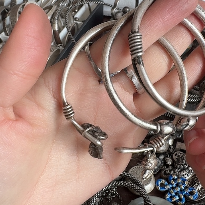 小***辣足银玻璃足银手镯三个