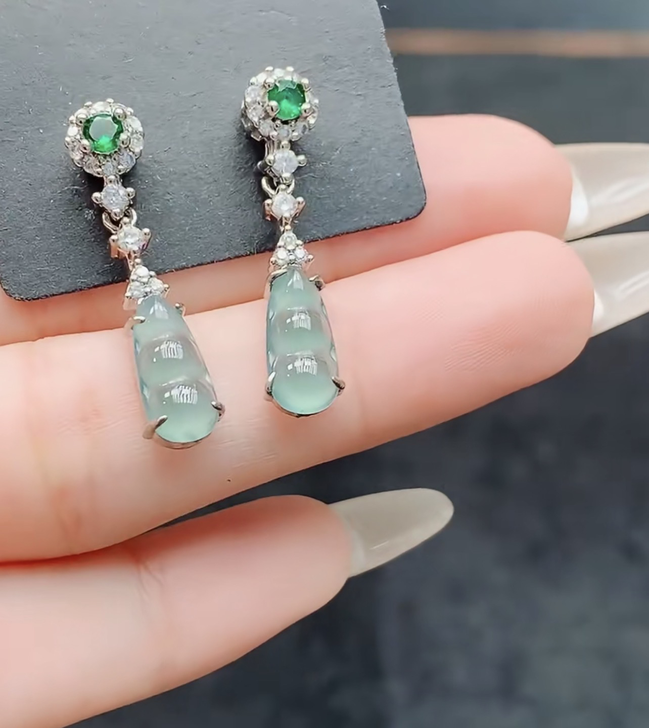 纯天然A货翡翠豆子耳坠