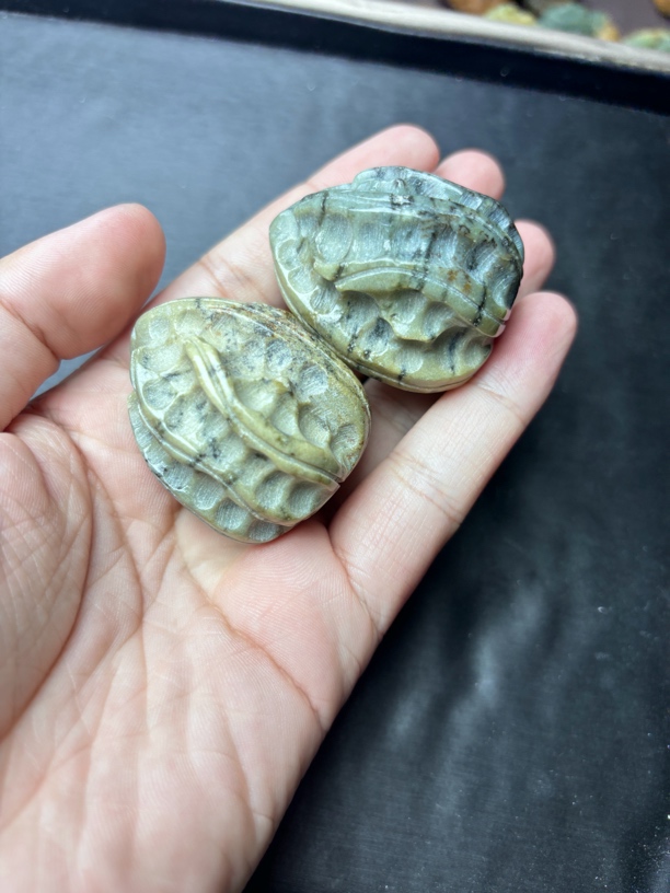 河磨玉核桃手把件一对