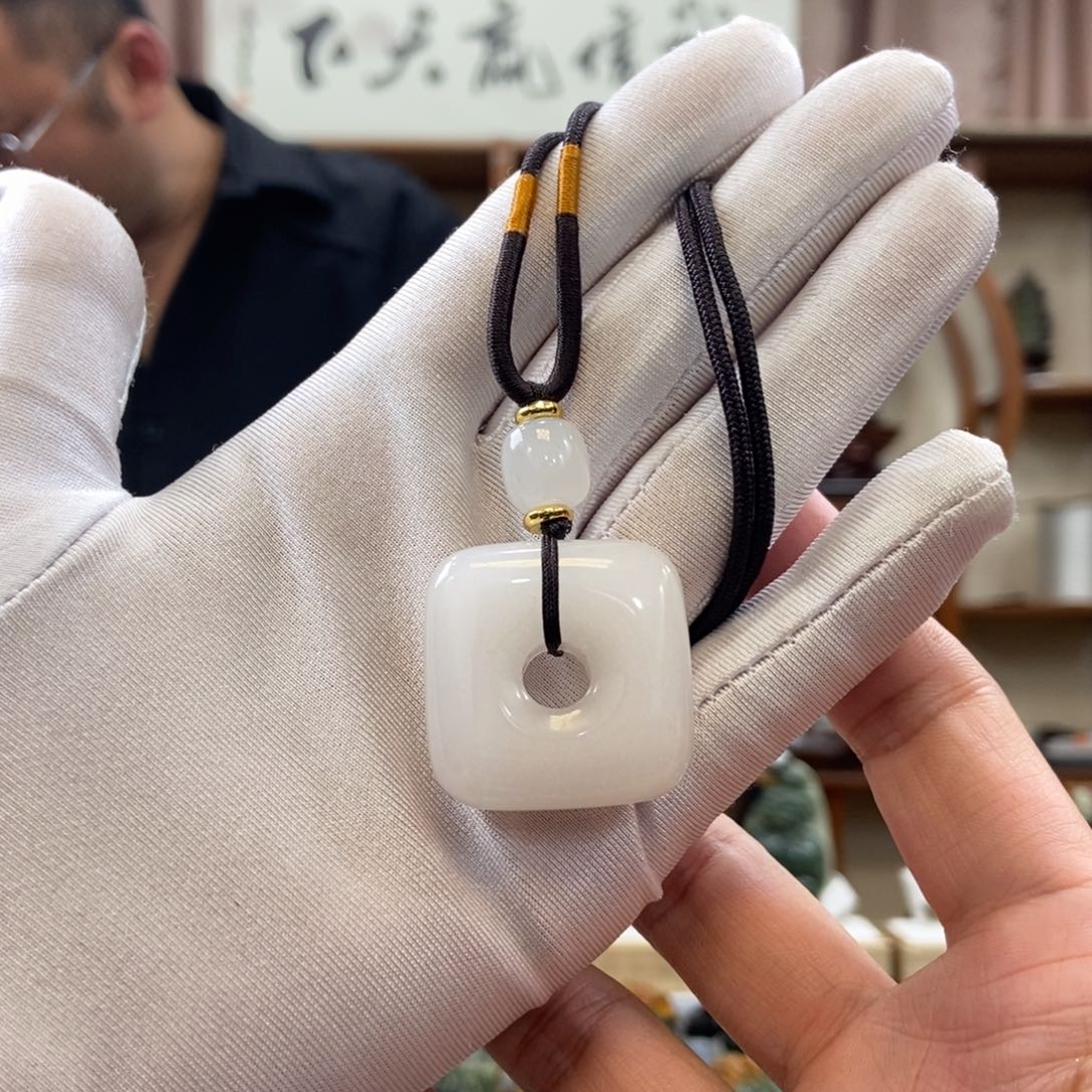 石英质玉（金丝玉）吊坠未镶嵌