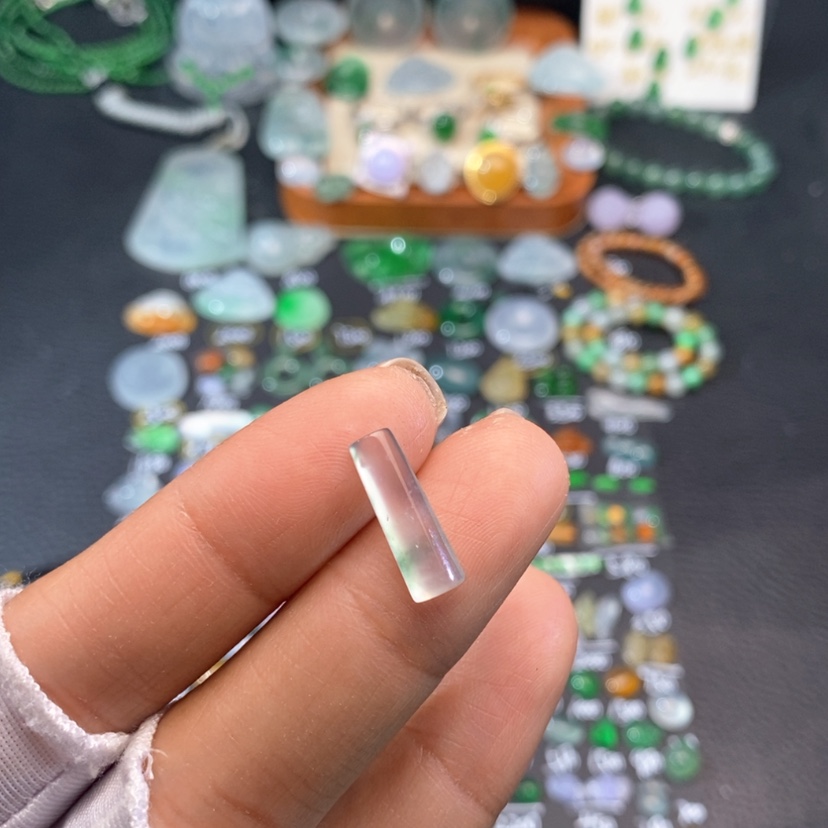 【闪购商品】翡翠挂件未镶嵌柱子