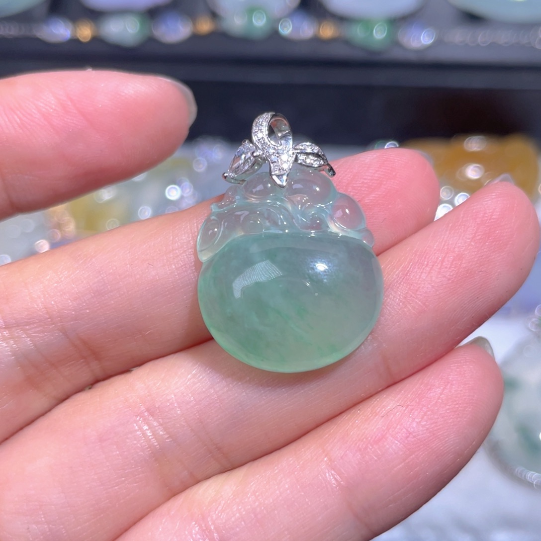 颈饰18K金镶嵌翡翠翡翠