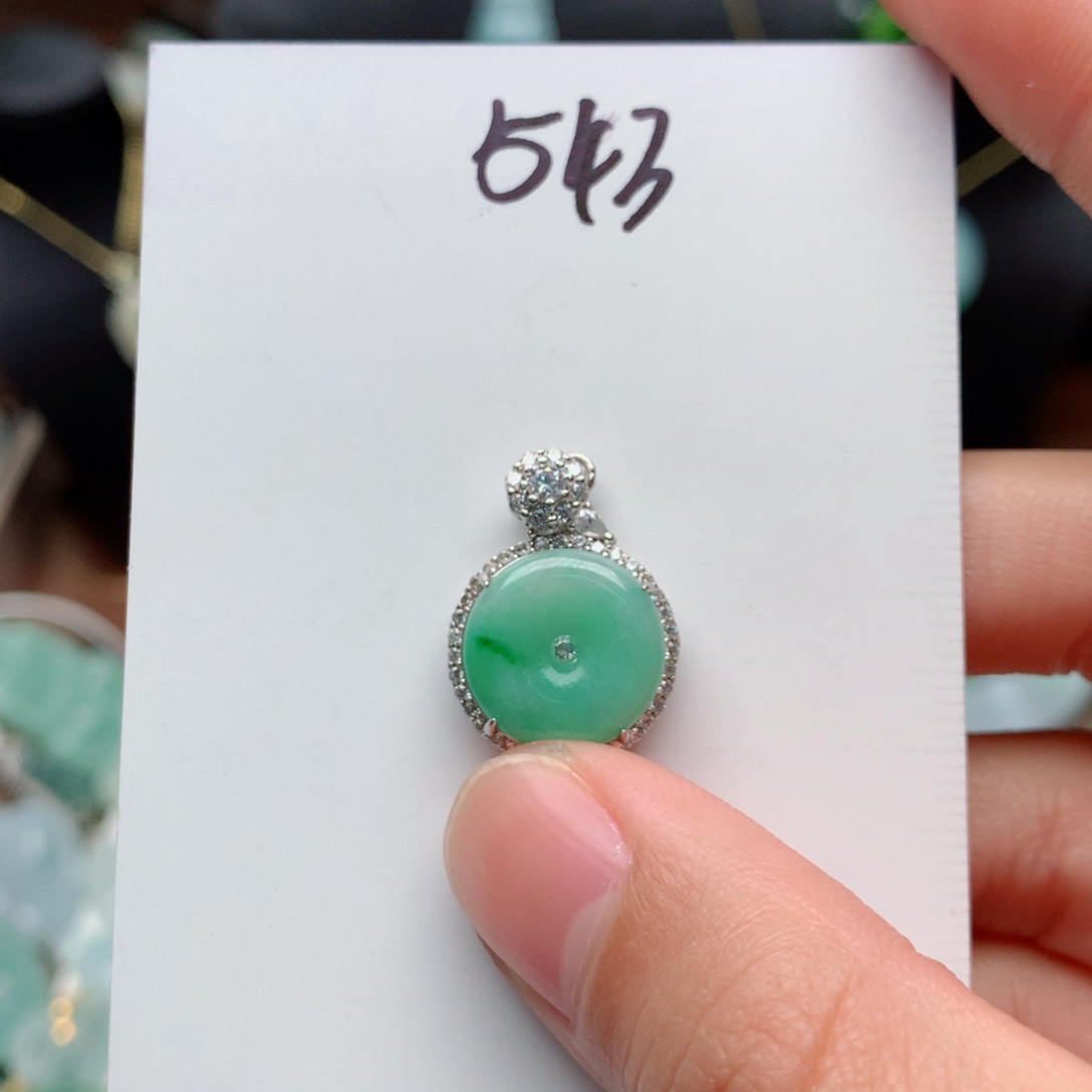 翡翠颈饰银S925镶嵌摸*子吊坠