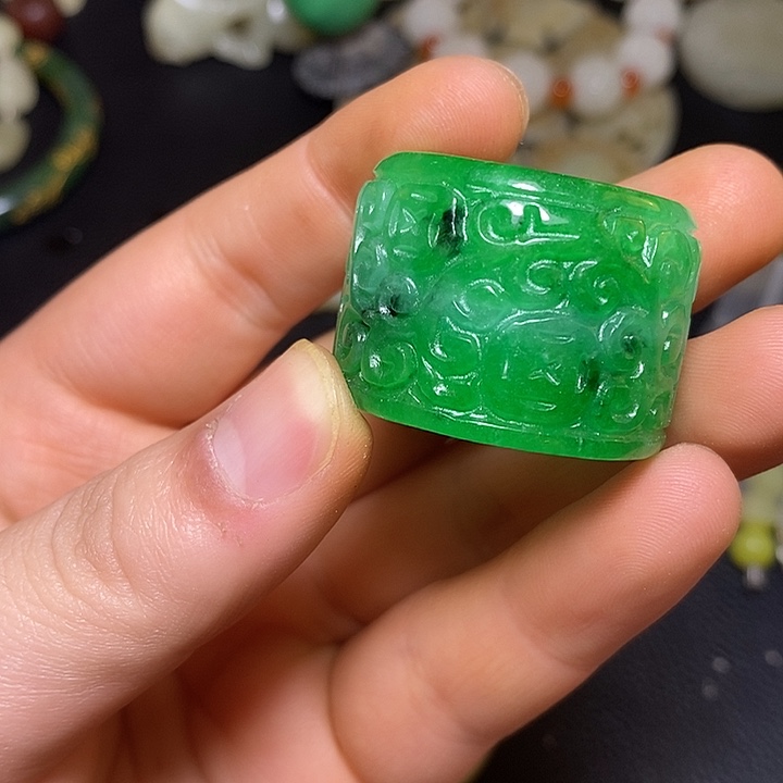 颈饰未镶嵌翡翠羽*