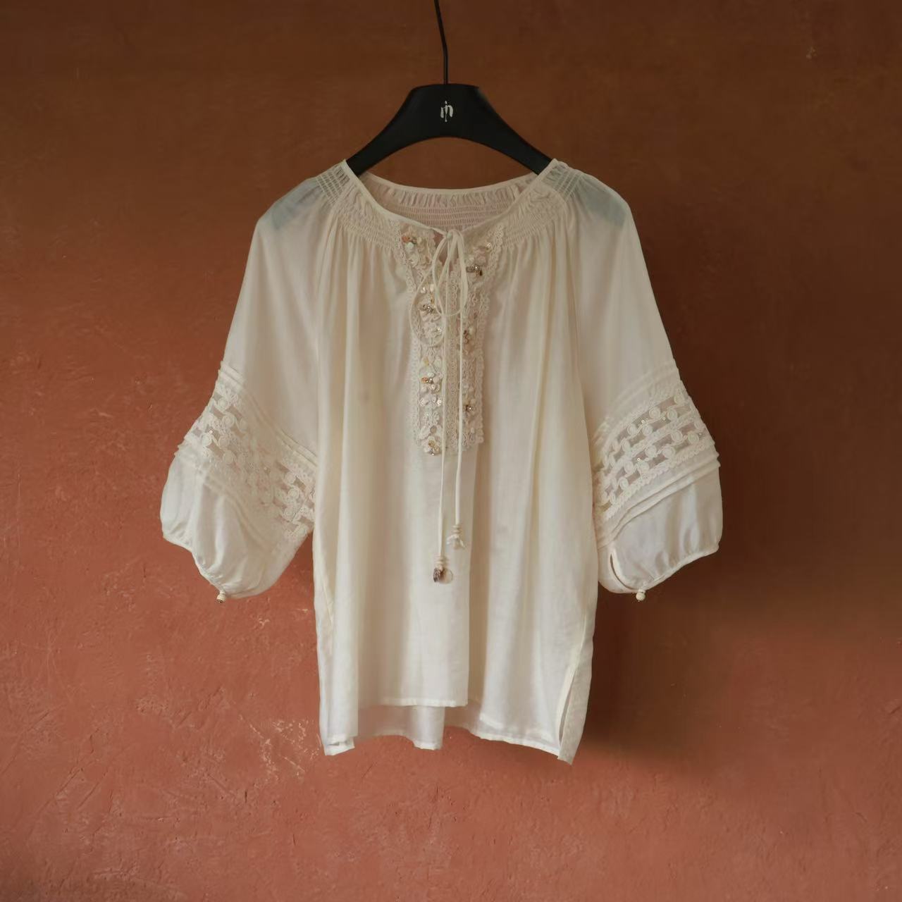 IMMUNO壹糯 海贝壳刺绣天丝亚麻细软杏色圆领五分袖轻盈衬衫