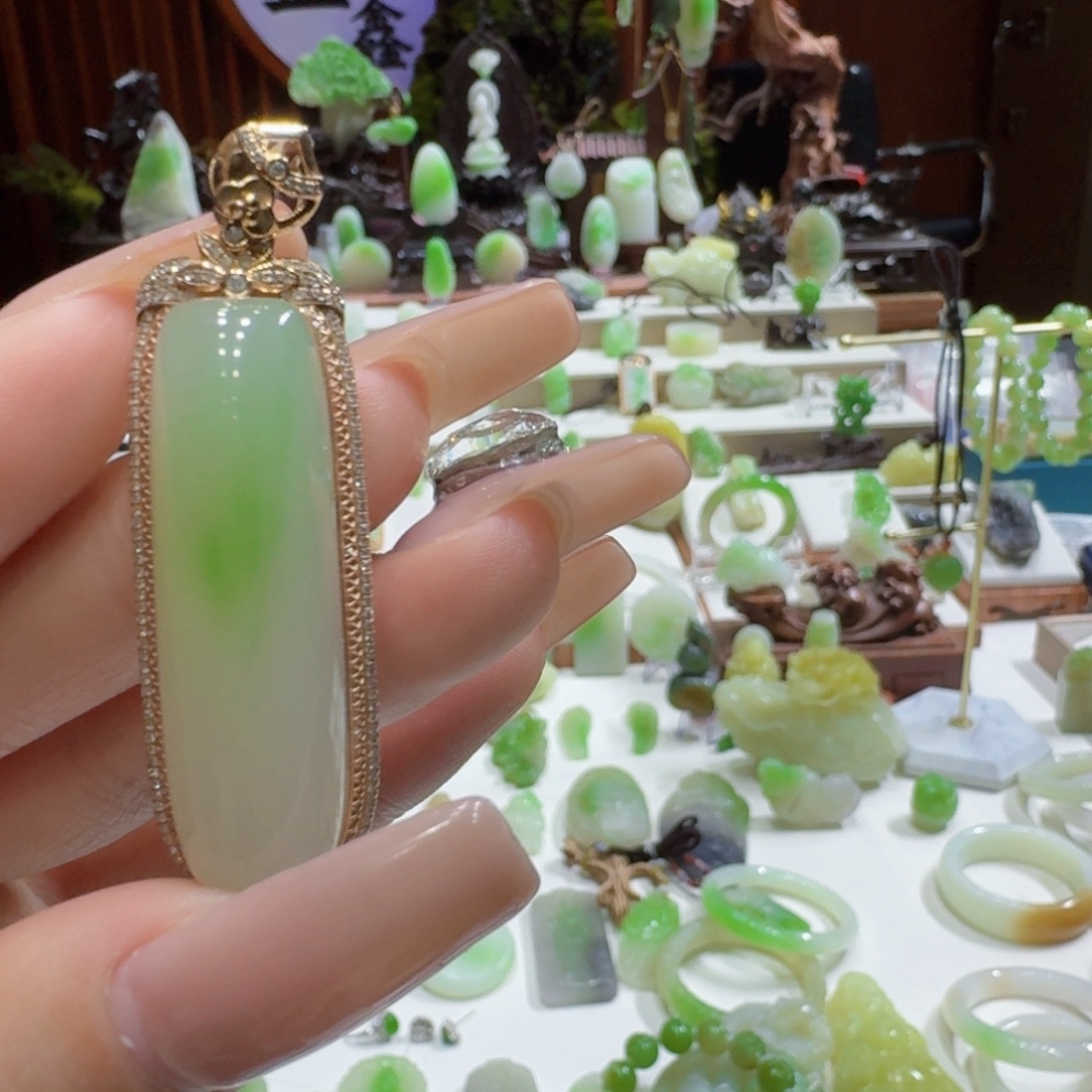 和田玉（翠青玉）18K金镶嵌颈饰翠青