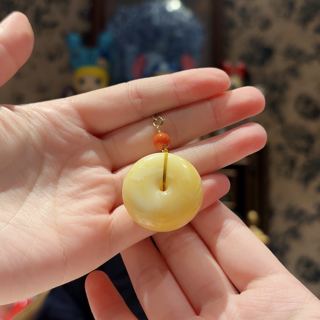 蜜蜡吊坠(赠链)18K金镶嵌