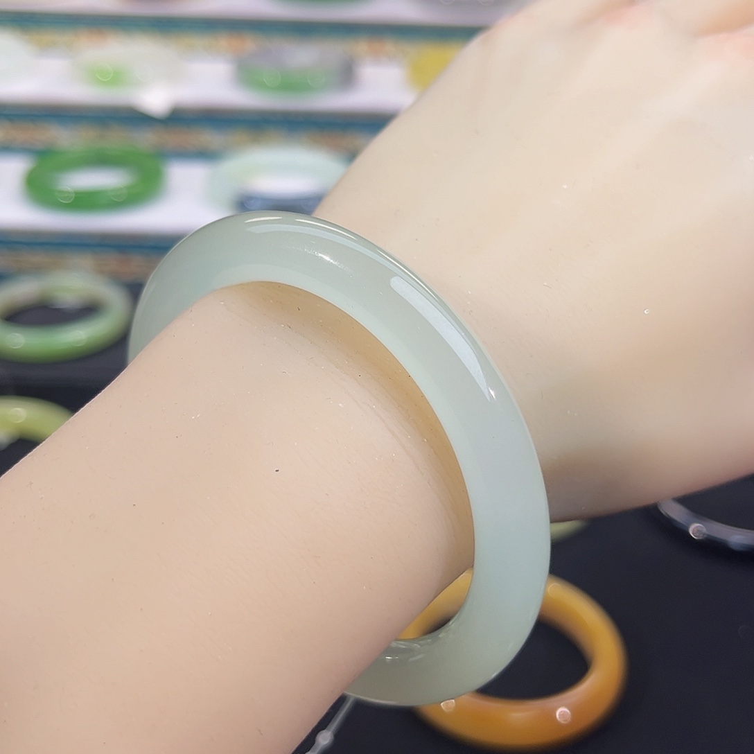 未镶嵌手镯和田玉-玻璃底冰晴手镯