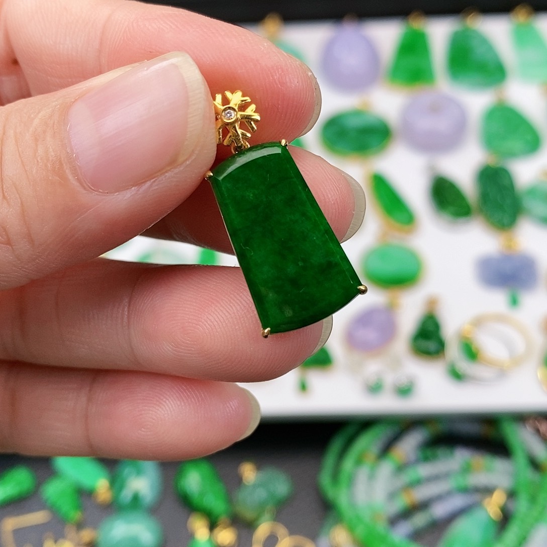 翡翠吊坠(不含链)18K金镶嵌