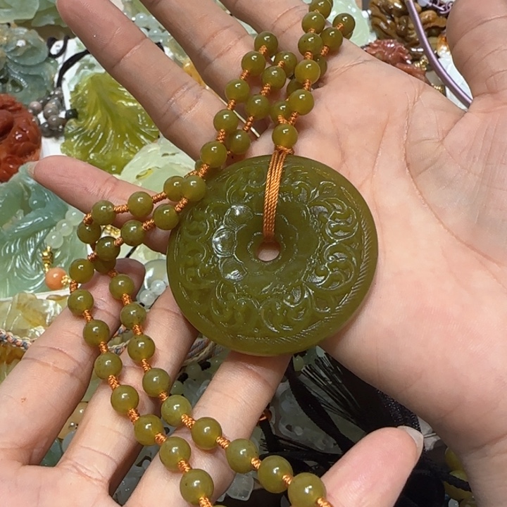 蛇纹石玉吊坠未镶嵌