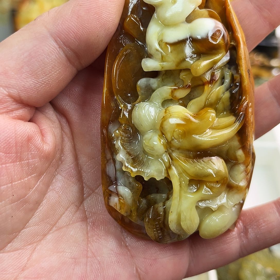 蛇纹石玉颈饰未镶嵌