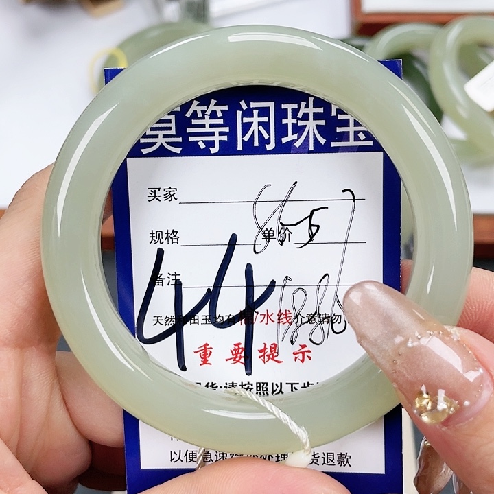 和田玉手镯未镶嵌