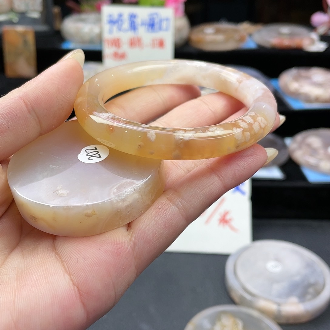 石英质玉手镯未镶嵌