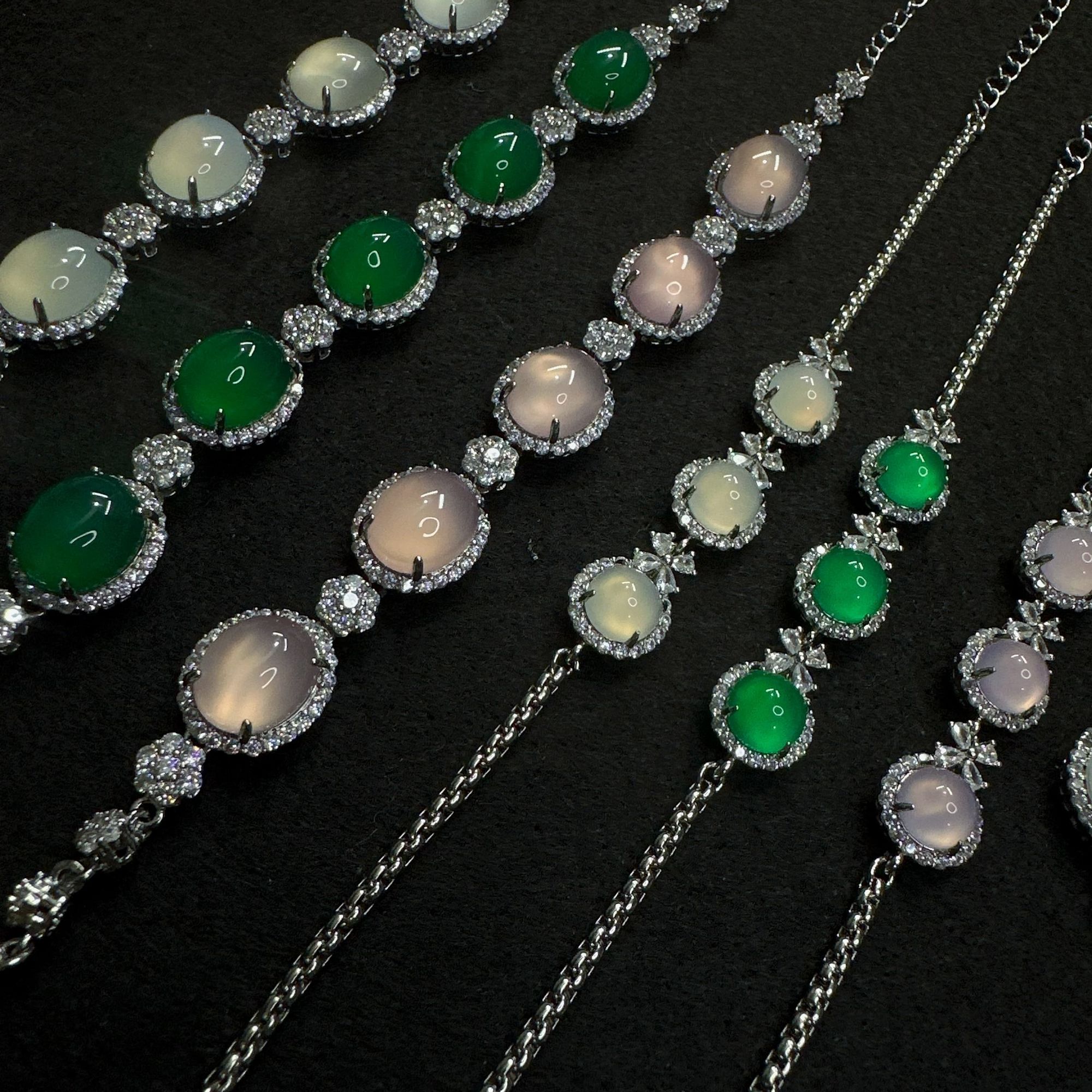 新款镶嵌玉髓手链在逃公主吊坠可伸缩女款白色玛瑙手串大单面挂件