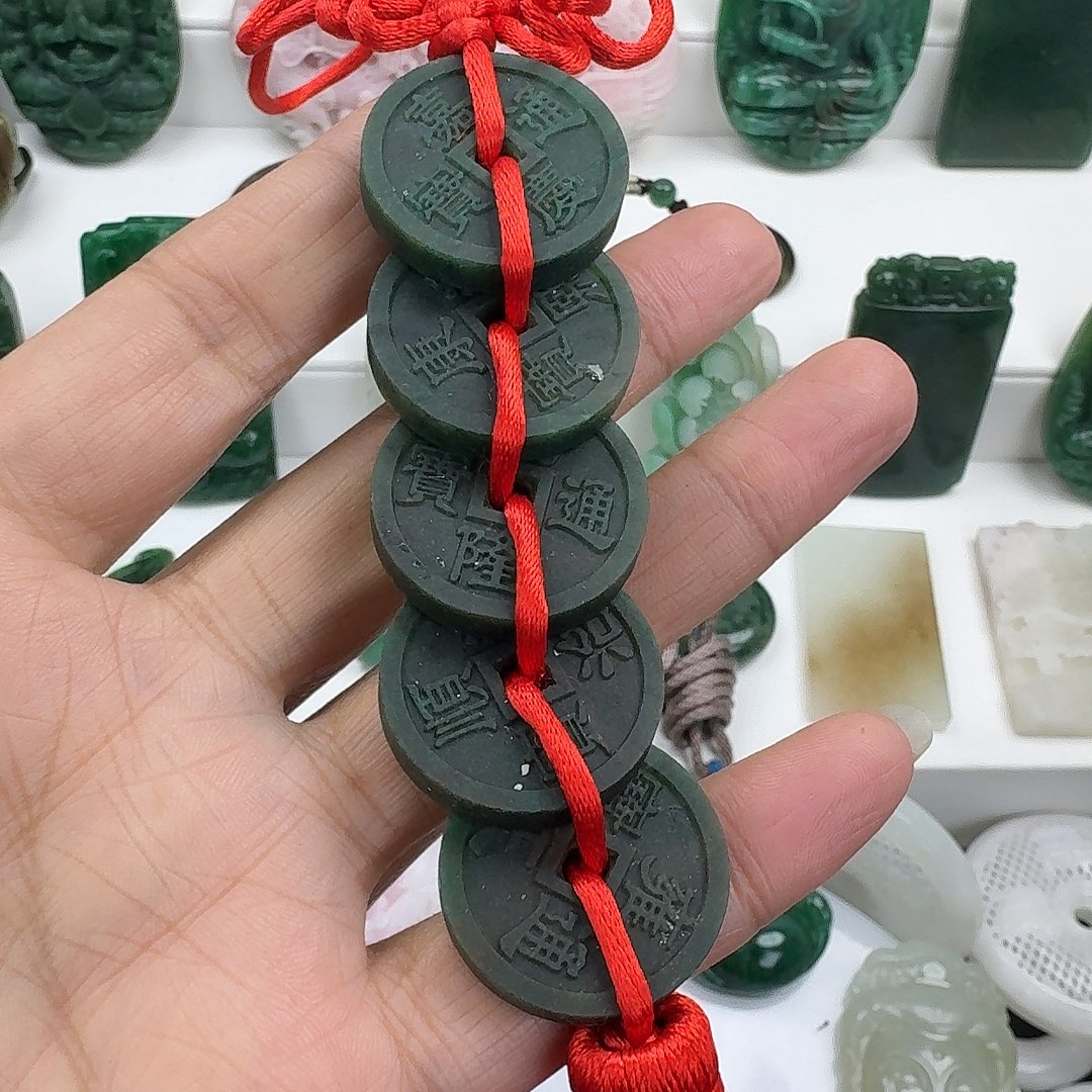 善***人独山玉未镶嵌颈饰