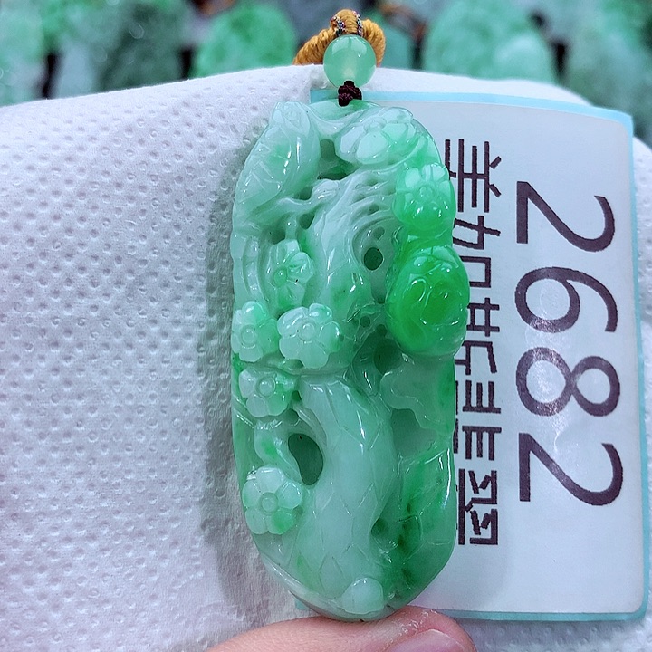 吊坠(不含链)未镶嵌翡翠