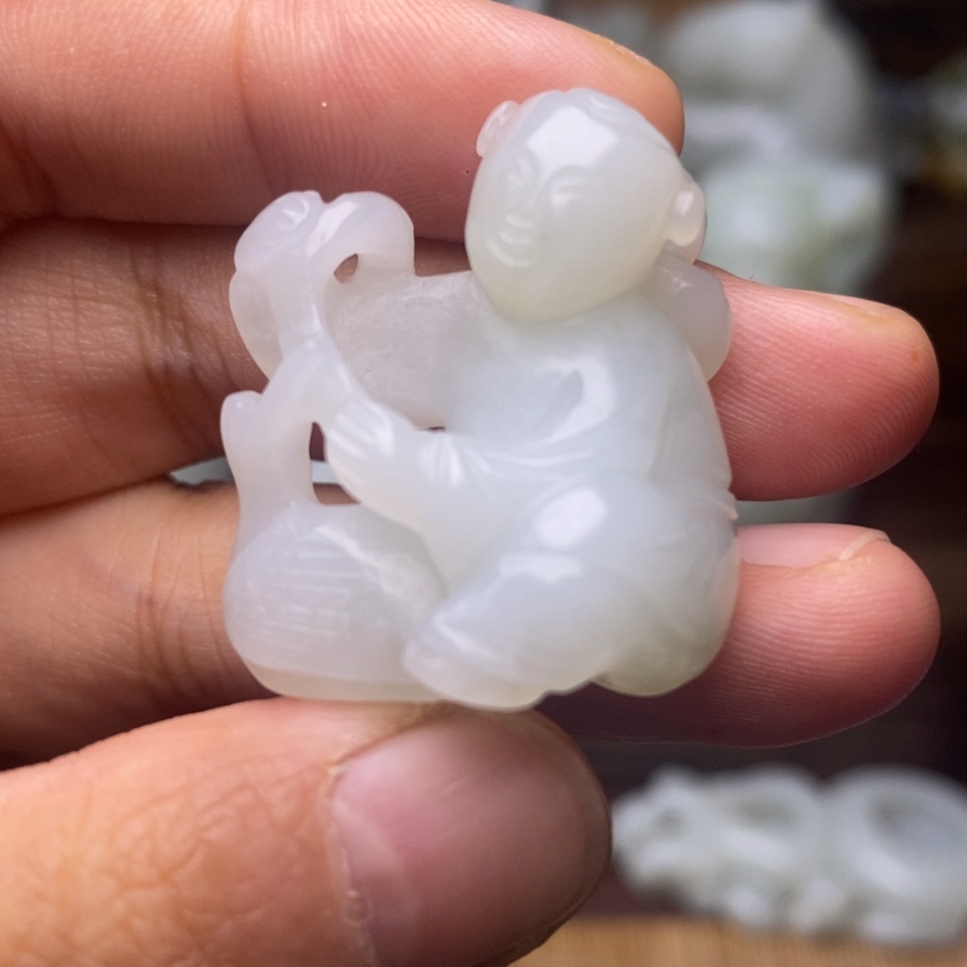 宝***儿和田玉未镶嵌挂件